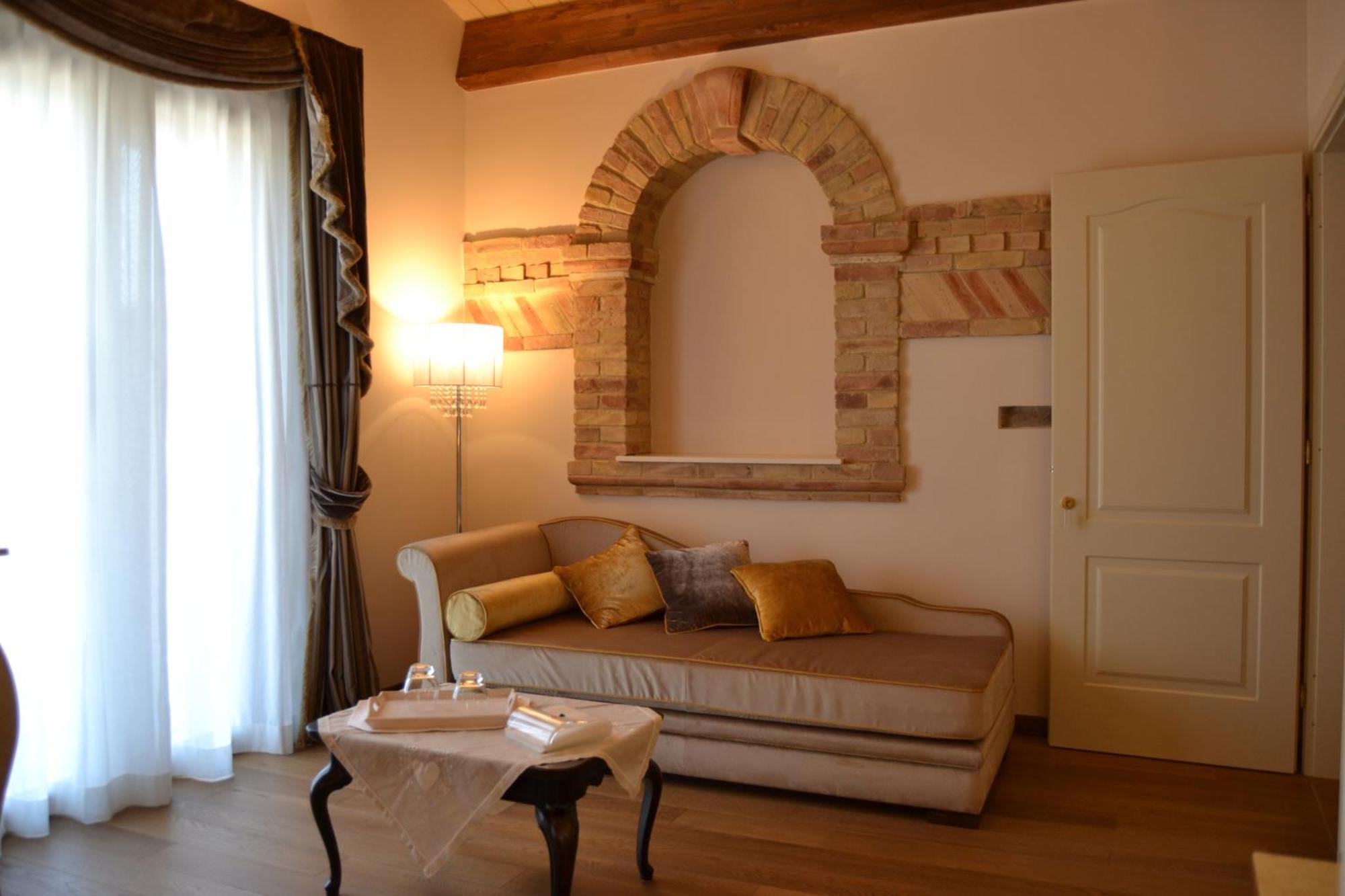 Agriturismo De Luca Mozzagrogna Exterior photo
